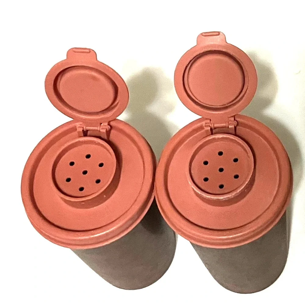 Tupperware vintage salt